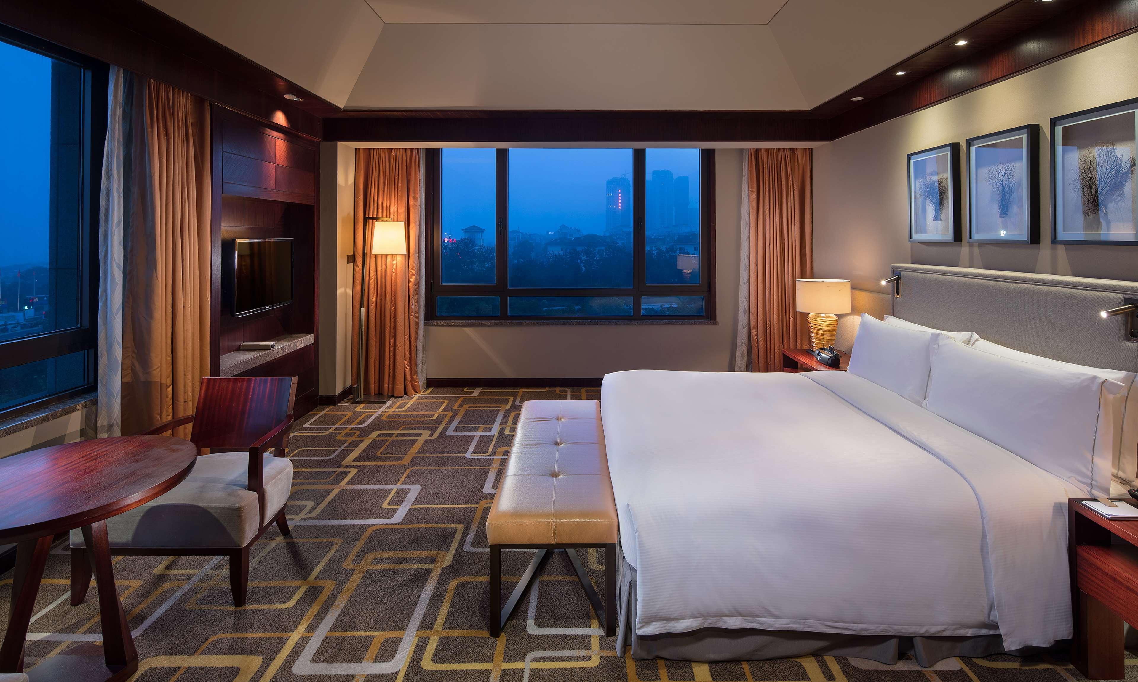 Hilton Qingdao Golden Beach - Beer Halls Exterior photo