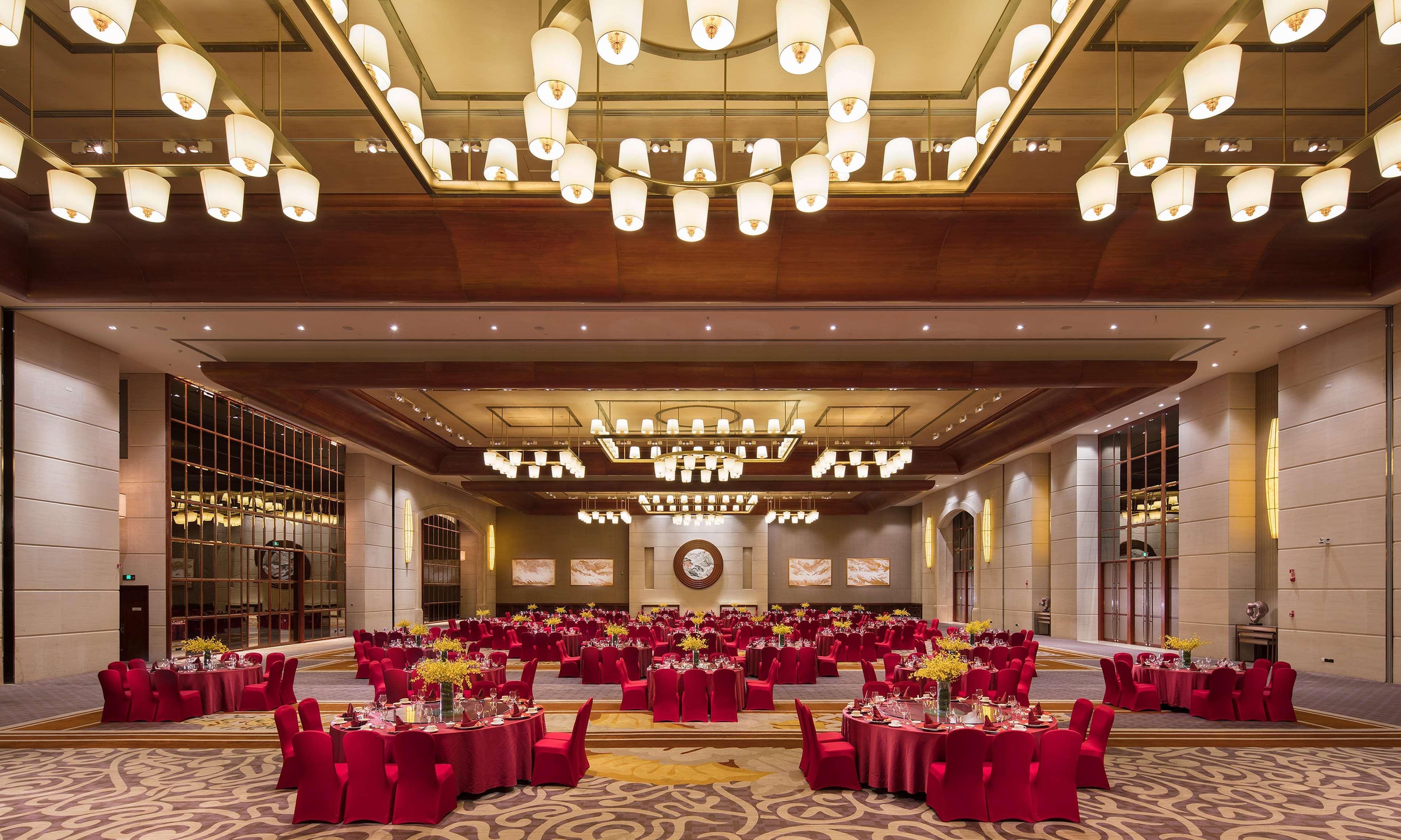 Hilton Qingdao Golden Beach - Beer Halls Exterior photo