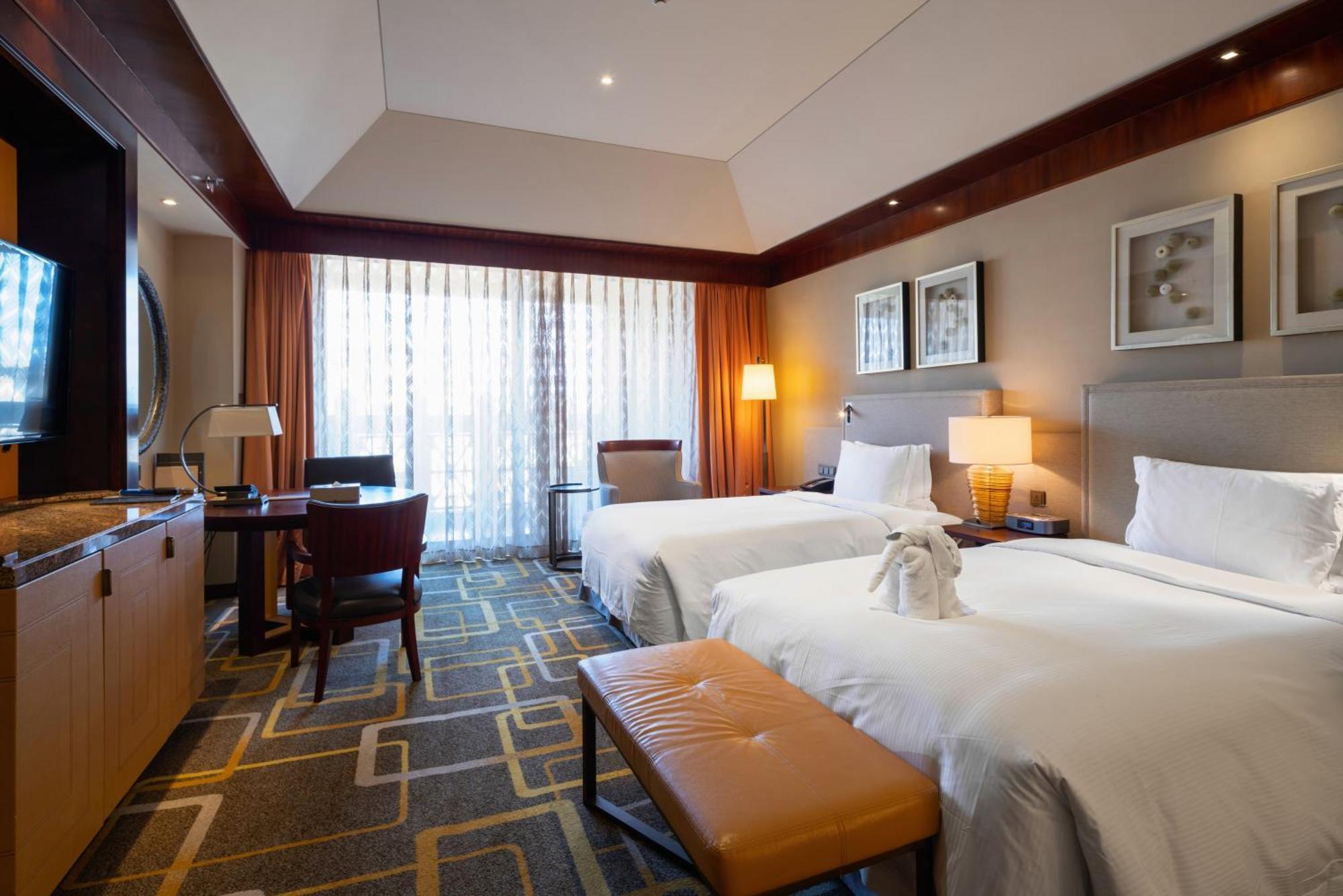 Hilton Qingdao Golden Beach - Beer Halls Exterior photo
