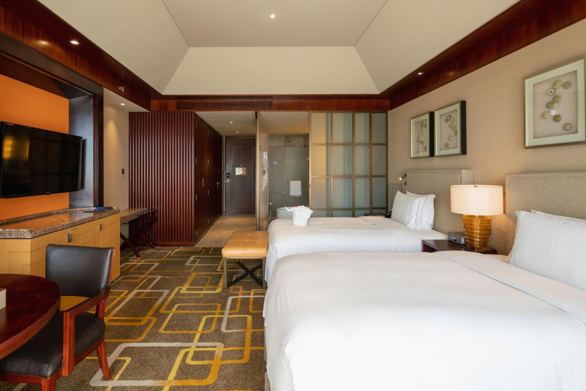 Hilton Qingdao Golden Beach - Beer Halls Exterior photo