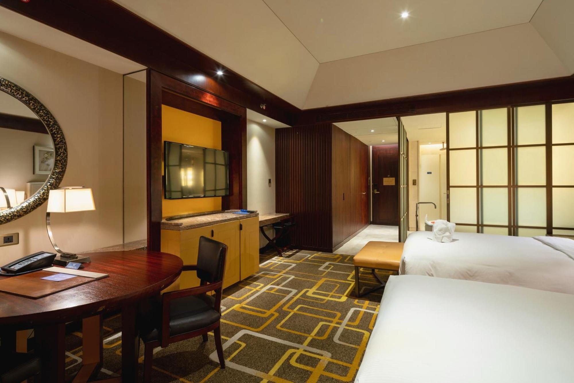Hilton Qingdao Golden Beach - Beer Halls Exterior photo
