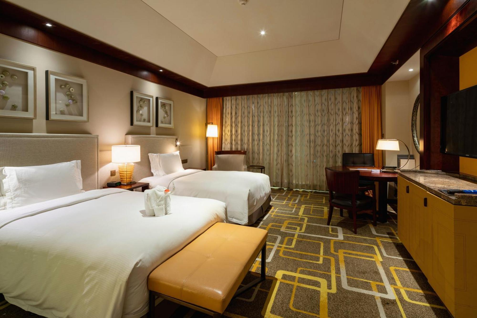 Hilton Qingdao Golden Beach - Beer Halls Exterior photo