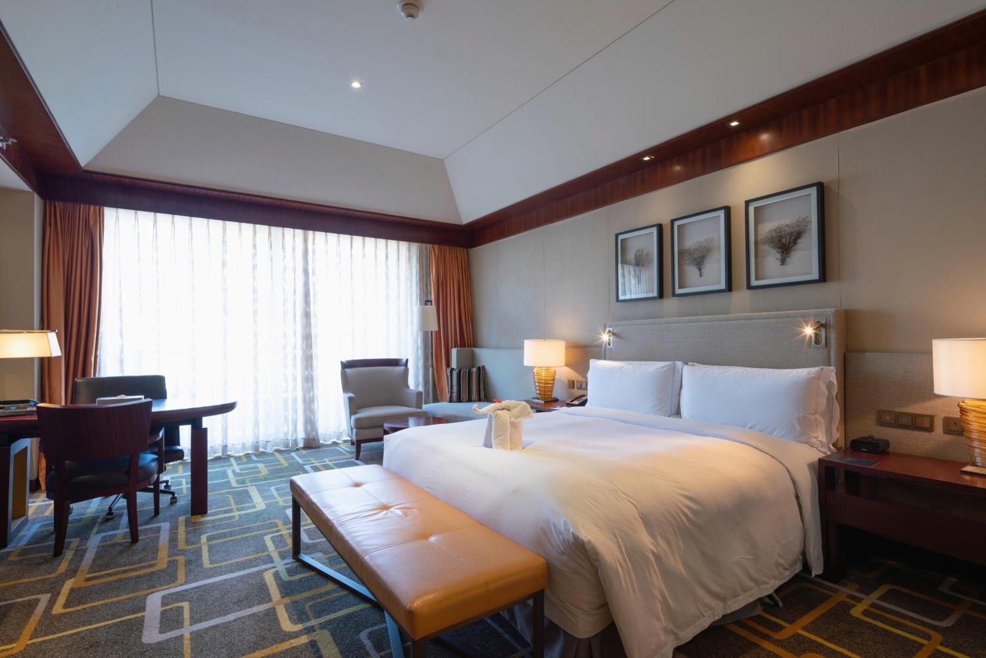 Hilton Qingdao Golden Beach - Beer Halls Exterior photo