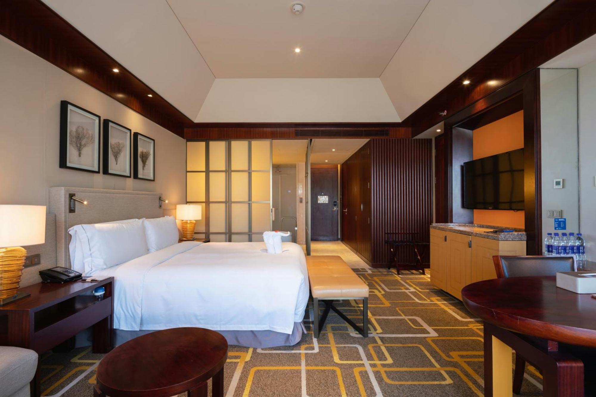 Hilton Qingdao Golden Beach - Beer Halls Exterior photo