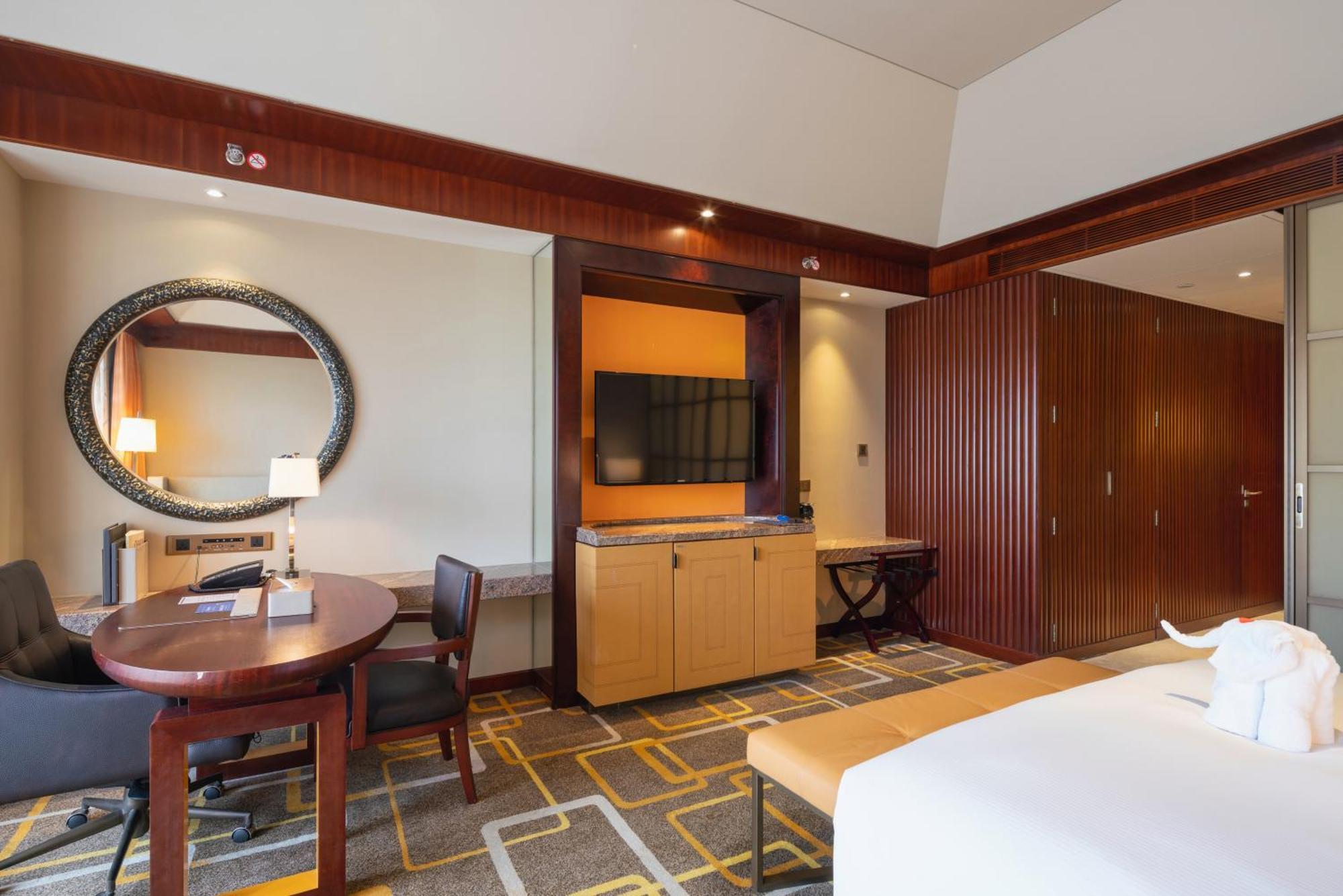 Hilton Qingdao Golden Beach - Beer Halls Exterior photo