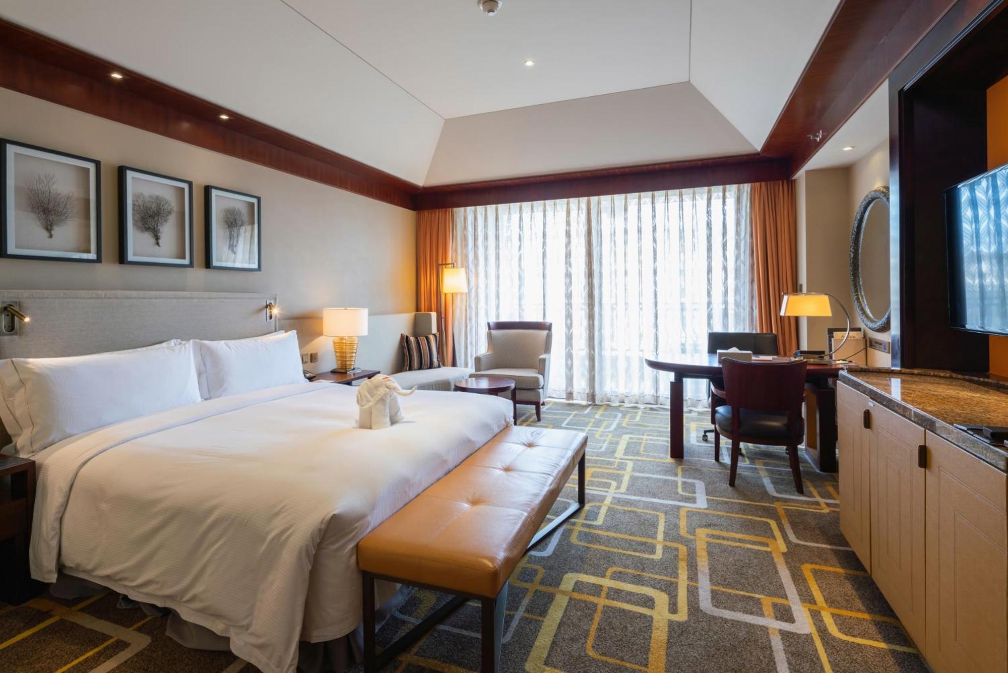 Hilton Qingdao Golden Beach - Beer Halls Exterior photo