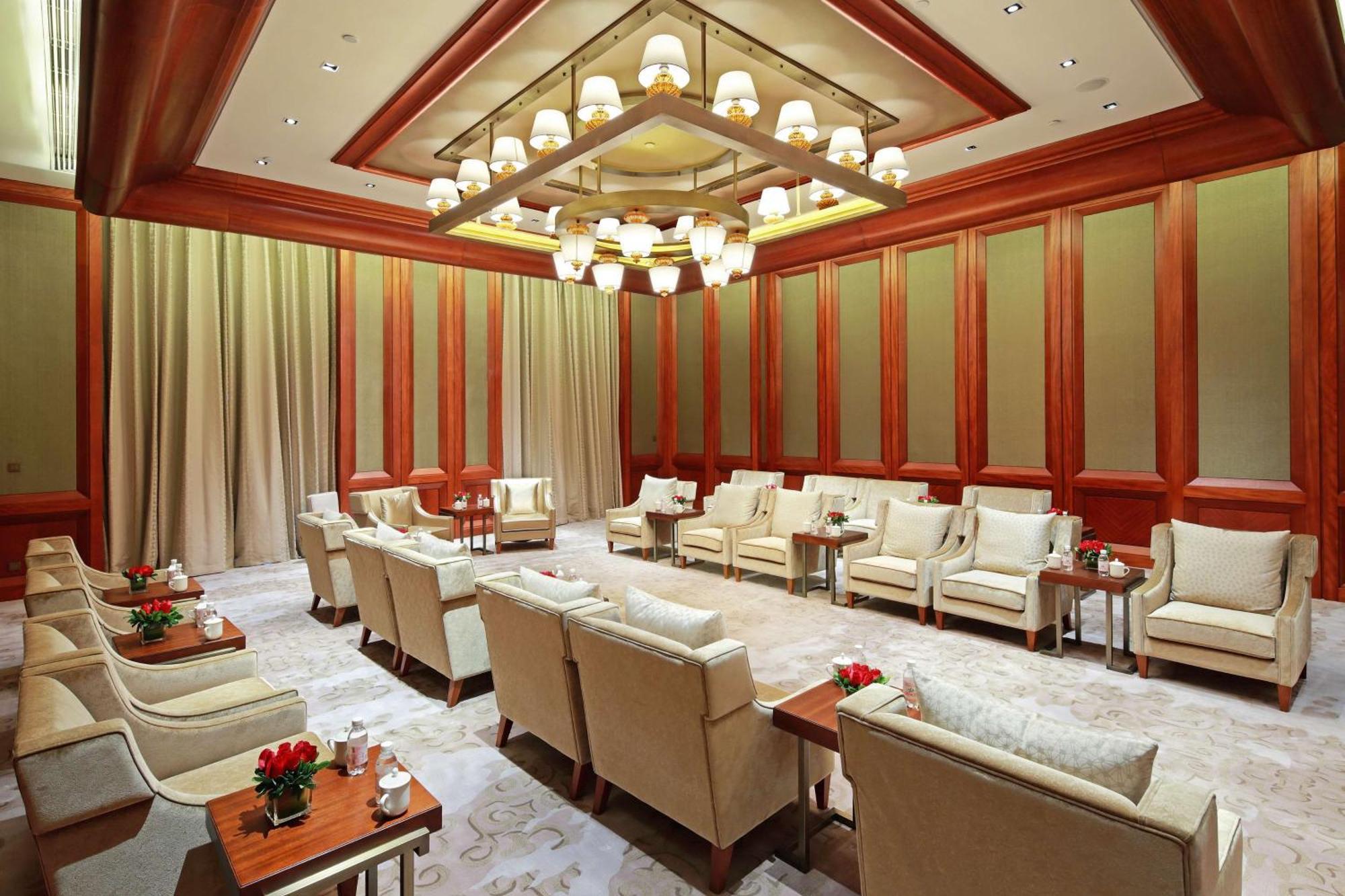 Hilton Qingdao Golden Beach - Beer Halls Exterior photo
